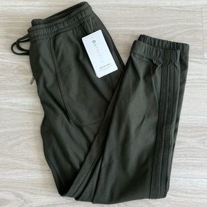 NWT Athleta Farollon Jogger Olive M